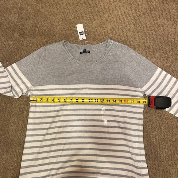 Gap Sweater - Picture 8 of 9